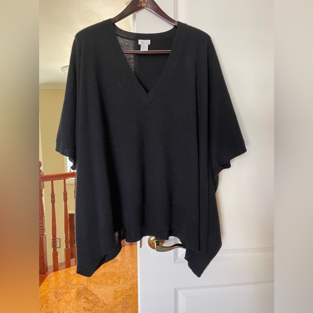 V-neck cashmere poncho/sweater. Oversized.